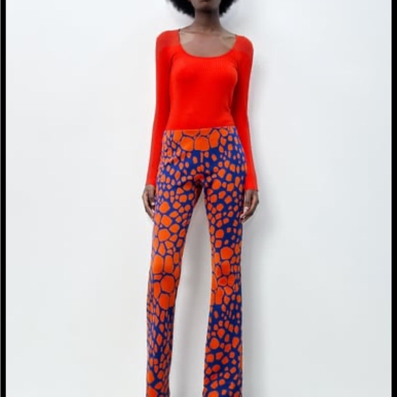 Zara - SQUARED NECK RIBBED BODYSUIT RED - REF. 0858/632 - small - Picture 4 of 7